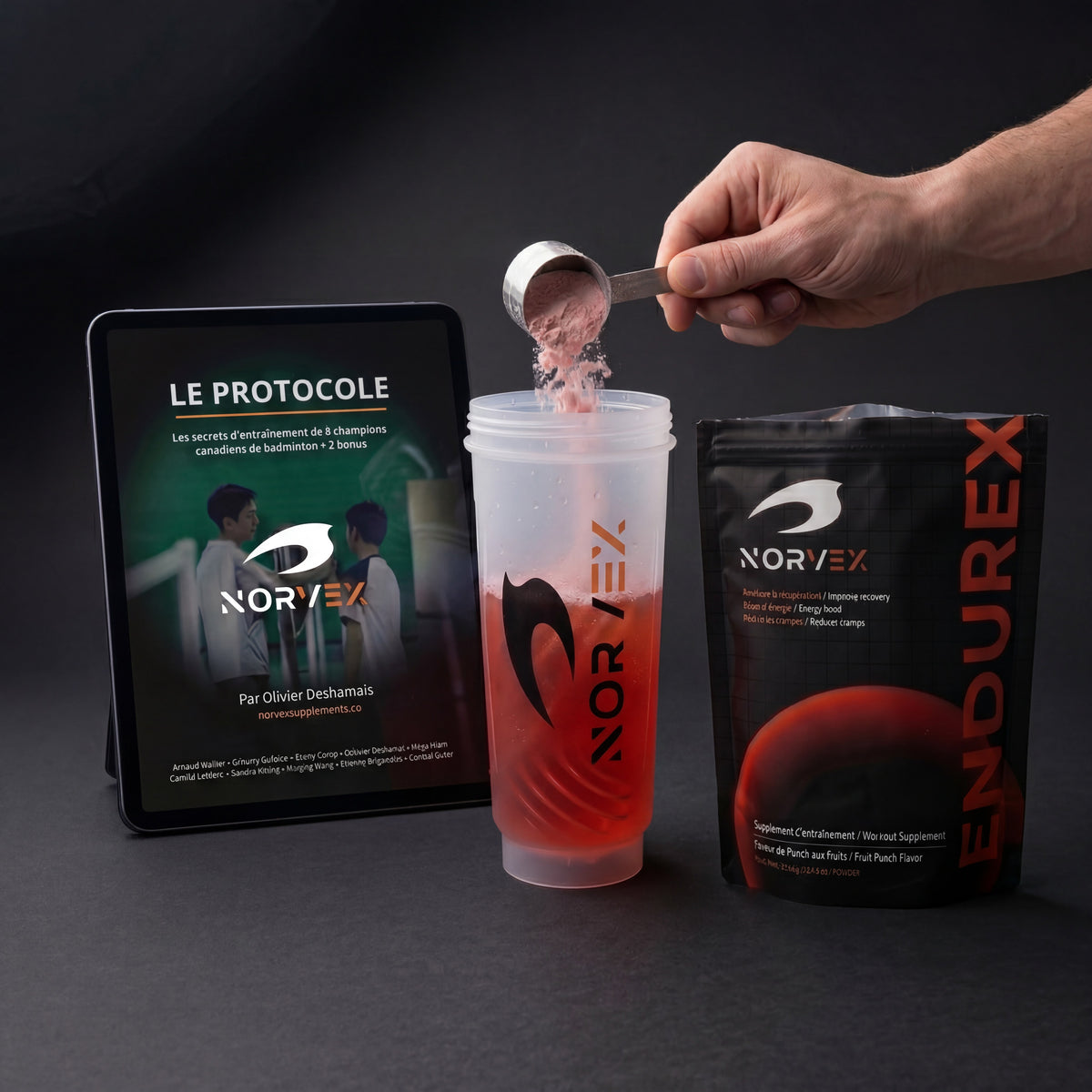 poudre Endurex versée dans le shaker norvex inclus avec le protocole comment entrainer comme les pros – Supplément badminton Norvex